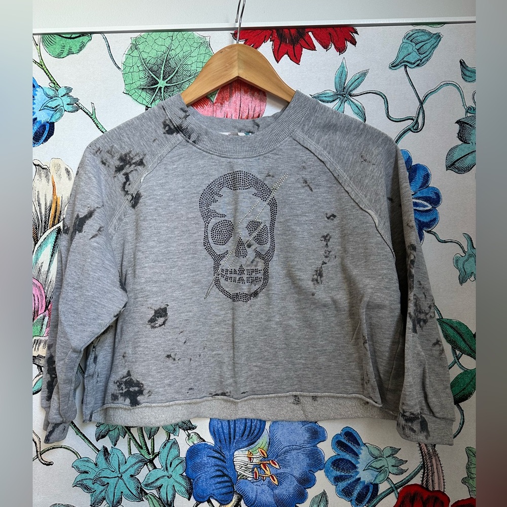 Gray Skull Graphic Sweatshirt from Vintage Havana